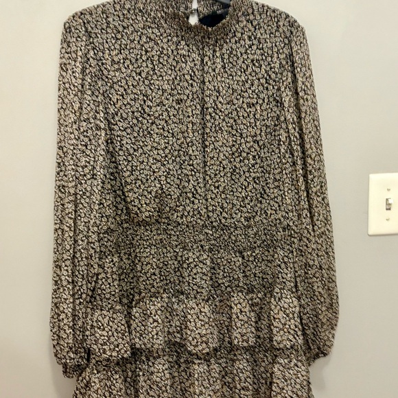 Chic Black and White Floral Midi Dress - Picture 2 of 9